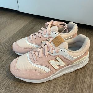 NWOT New Balance 997H Sneakers